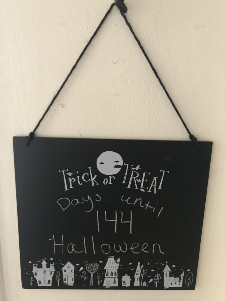 chalkboard countdown to Halloween